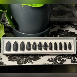 STATIC NAILS Reusable Pop-On Manicure CAVIAR ~Almond. Matte black w/ red under